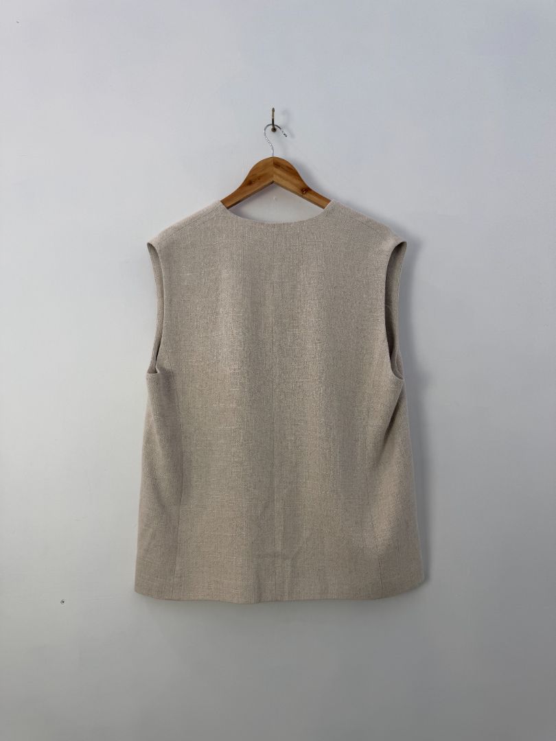 Moochi Vest, 12