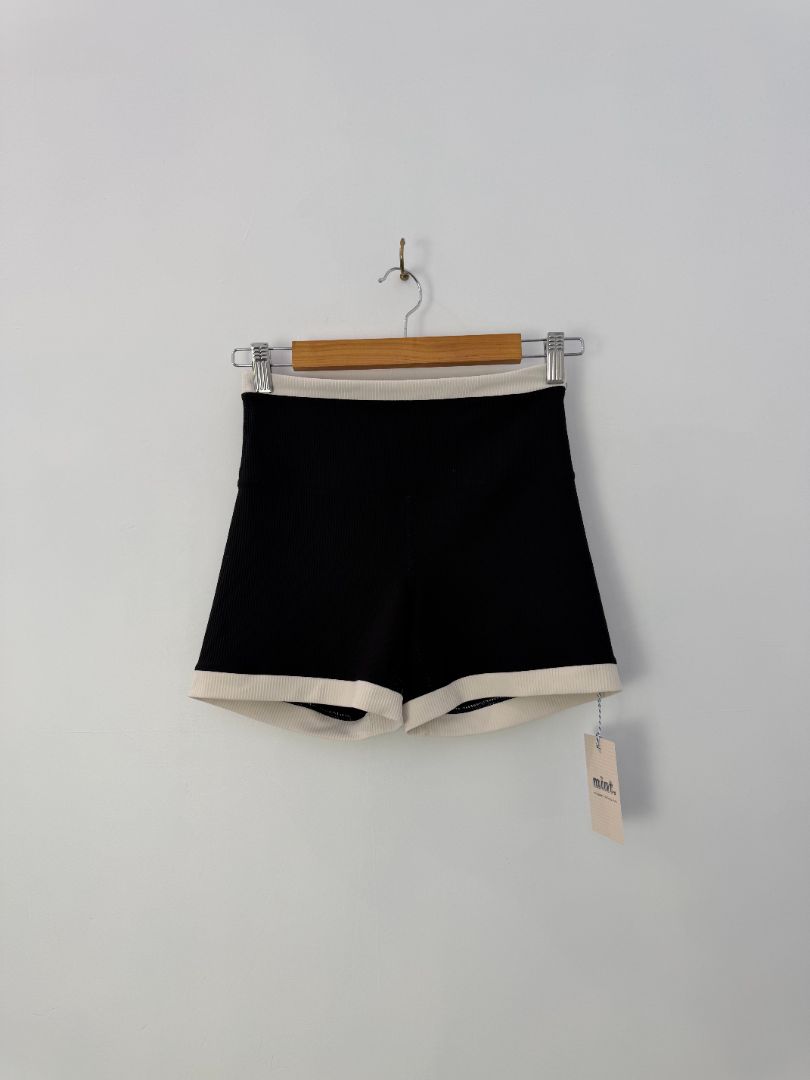 Lorna Jane Shorts, S