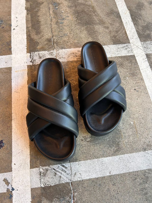 NUDE LUCY Sandels, 39