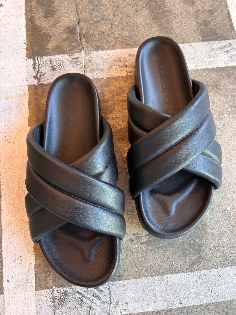 NUDE LUCY Sandels, 39